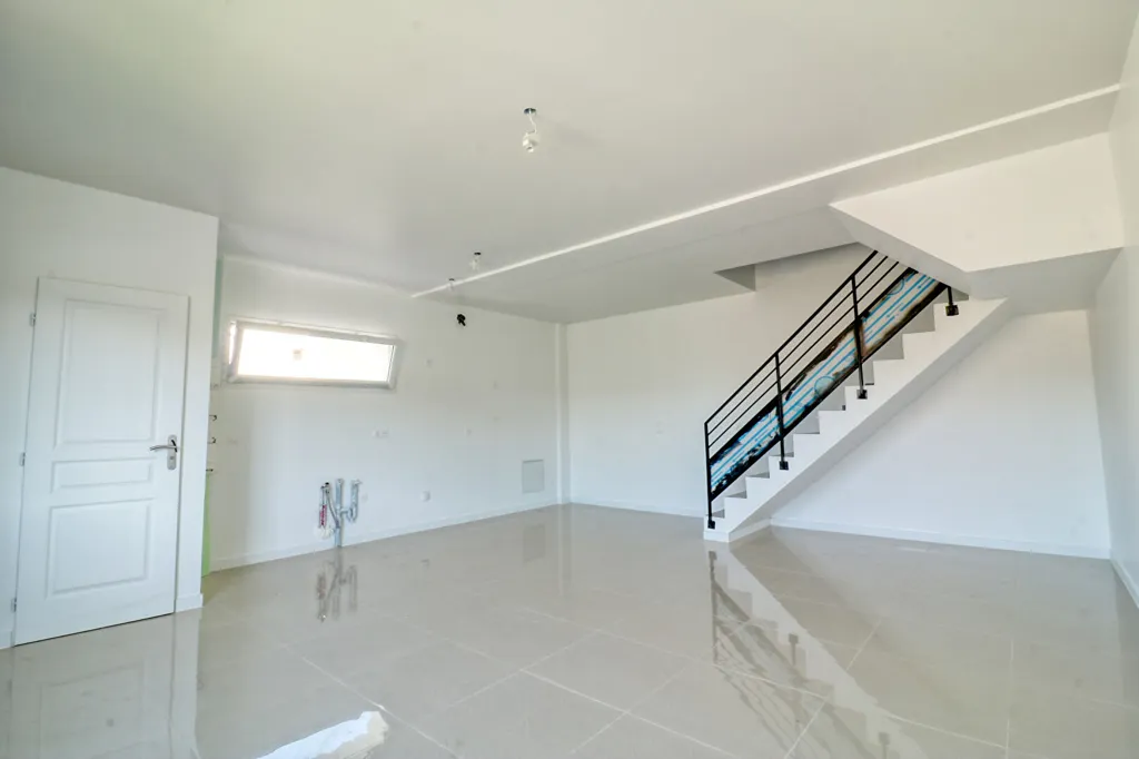 Rooms - Family Home with Balcony in Antony