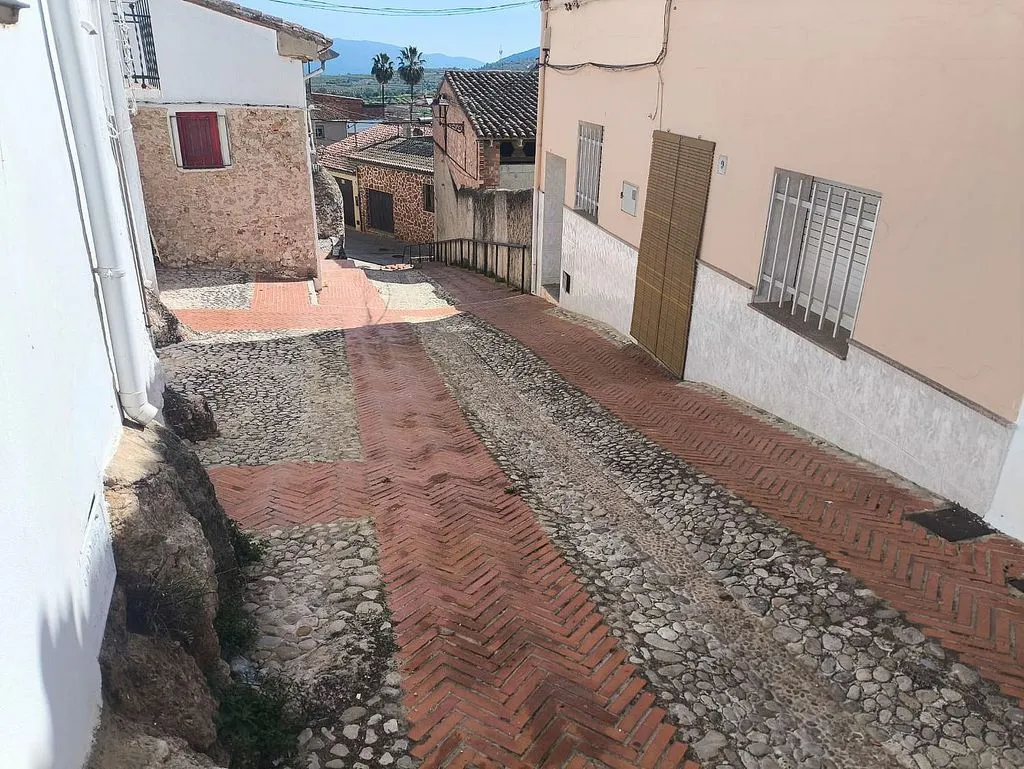 Außenansicht - Terraced House with Balcony in Castelló de Rugat