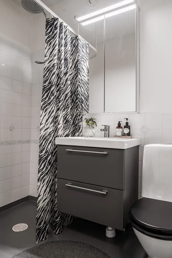 Salles de bain - Charming One-Bedroom Flat with Low Rent in Torsgatan