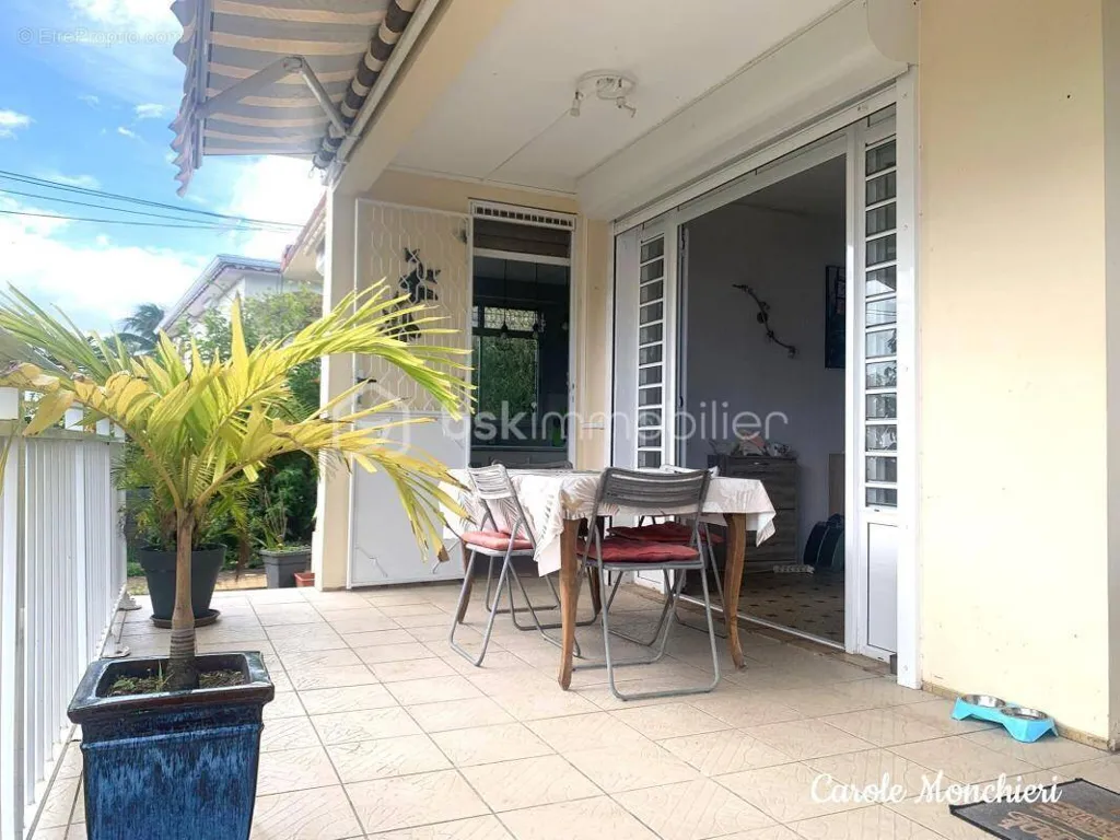 Terrasse - Maison avec Atelier et Studio à Basse-Terre