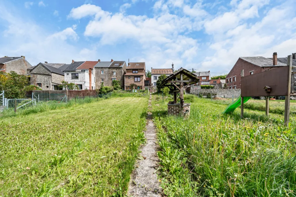 Jardin - Maison 4 Façades avec Jardin et Garage à Berzée