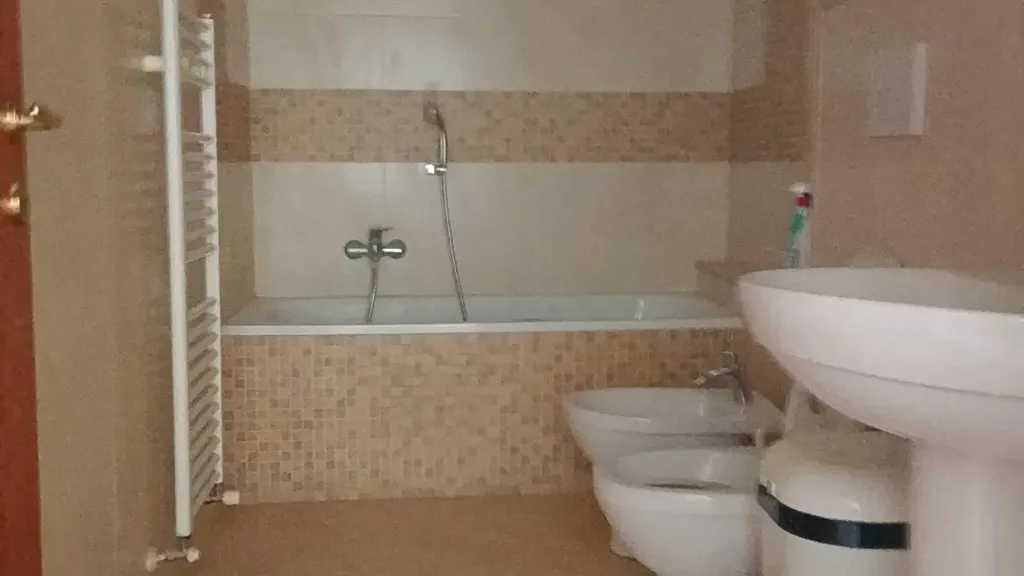 Salles de bain - Five-Bedroom Apartment with Balcony in Empoli