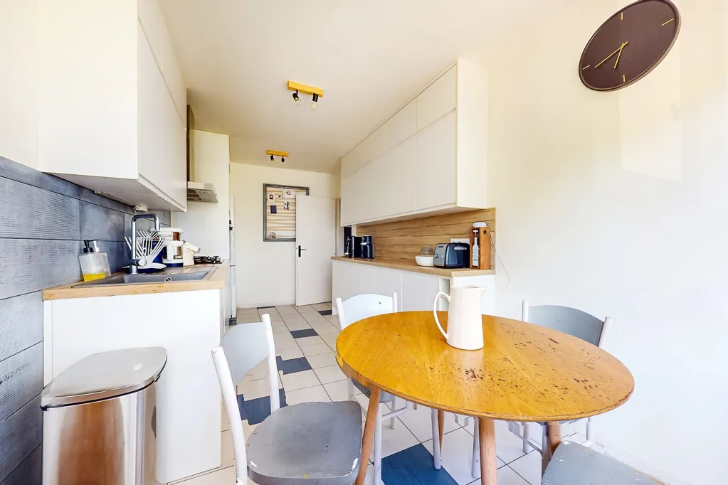 Söögituba - T4 Flat with Balcony and View in Tassin
