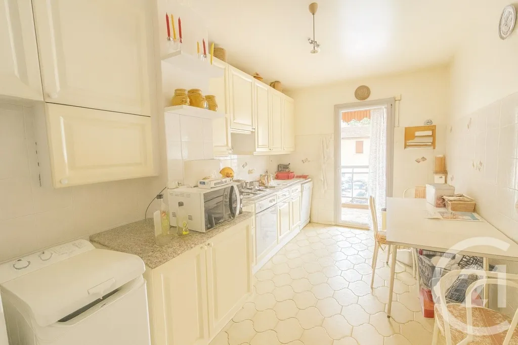 Cuisine - Appartement 4 Pièces avec Balcon à Menton