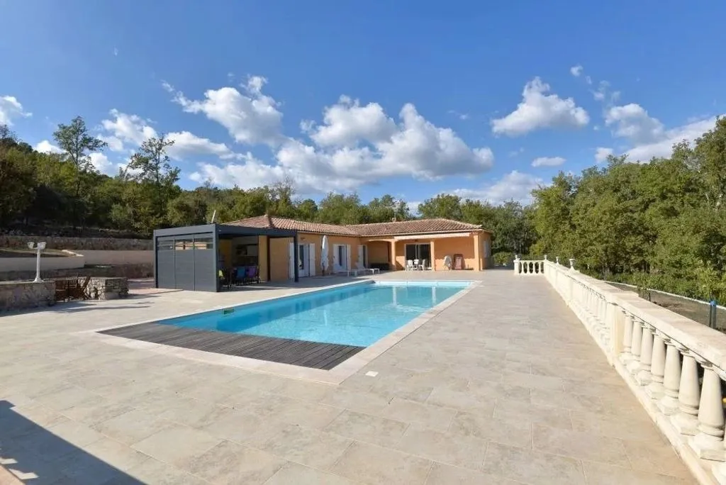 Piscine - Villa de Plain-Pied avec Piscine Chauffée à Fayence