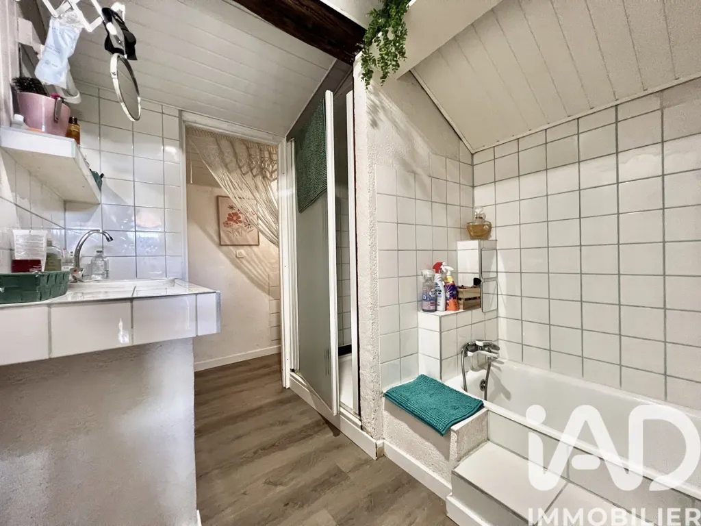 8-toaline maja asukohas Thairé