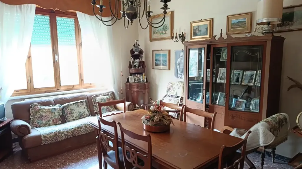 Salle à manger - Spacious Apartment with Terrace in Rosignano Solvay