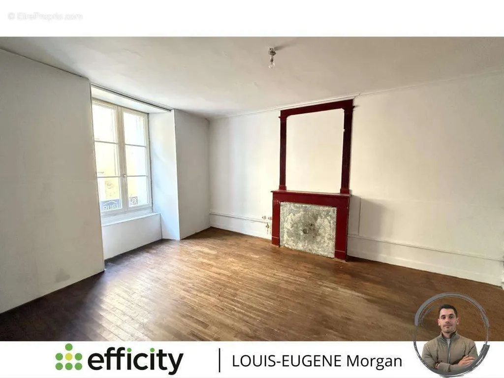 Elutuba - City House with Terrace in Mirebeau