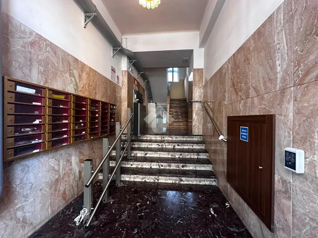 Esik - 2-Bedroom Apartment with Terrace in Trieste