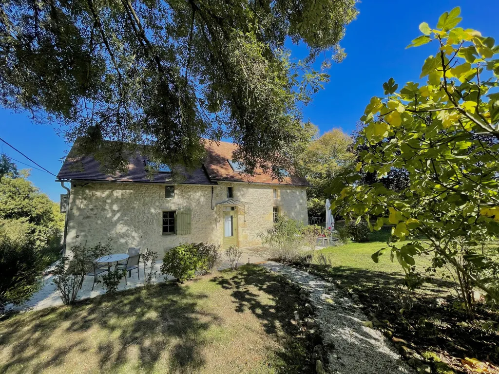 Extérieur - Maison en Pierre avec Piscine et Vue Nature