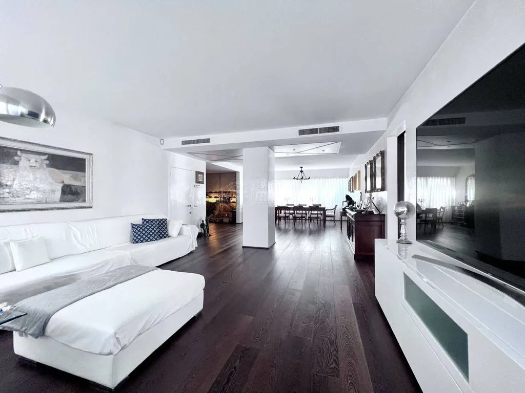 Elutuba - Penthouse with Pool in Basiglio, Milan