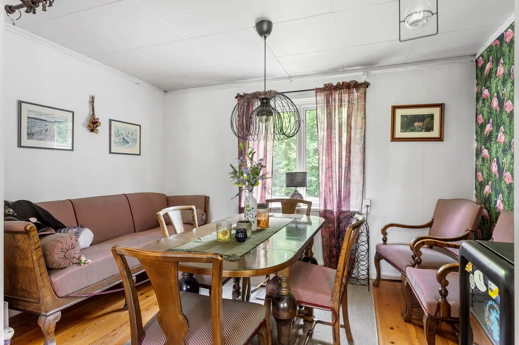 Dining Room - 1-Storey Villa with Garden in Alberga