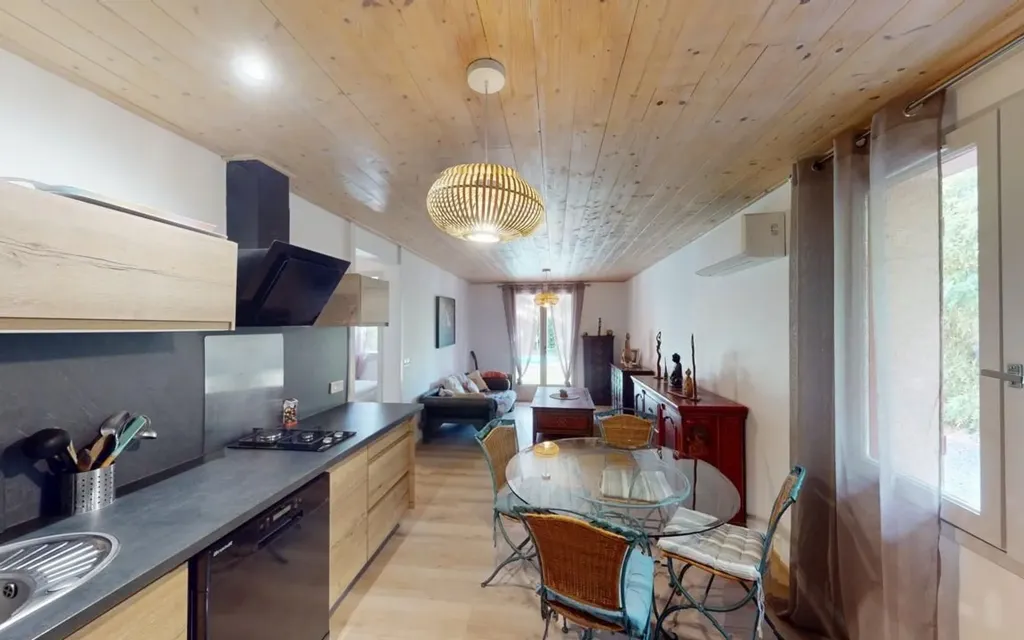 Köök - Renovated Villa with Pool in Saubion