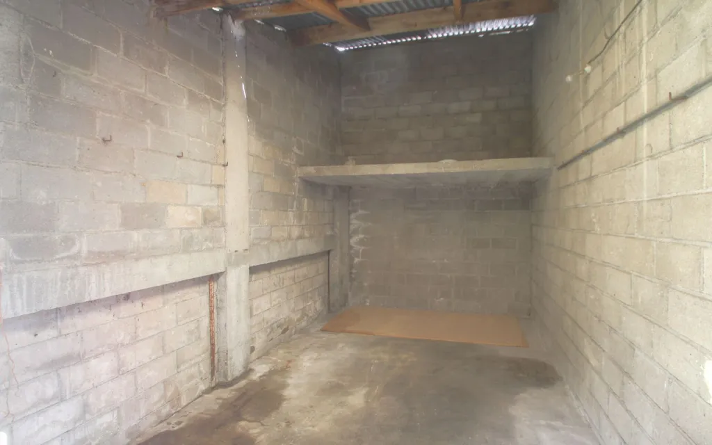 Garage - Apartment with Park View in Orléans