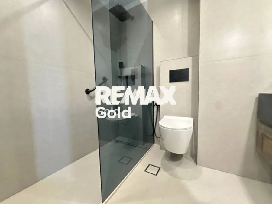 Bathrooms - Modern Studio with Security in Thessaloniki