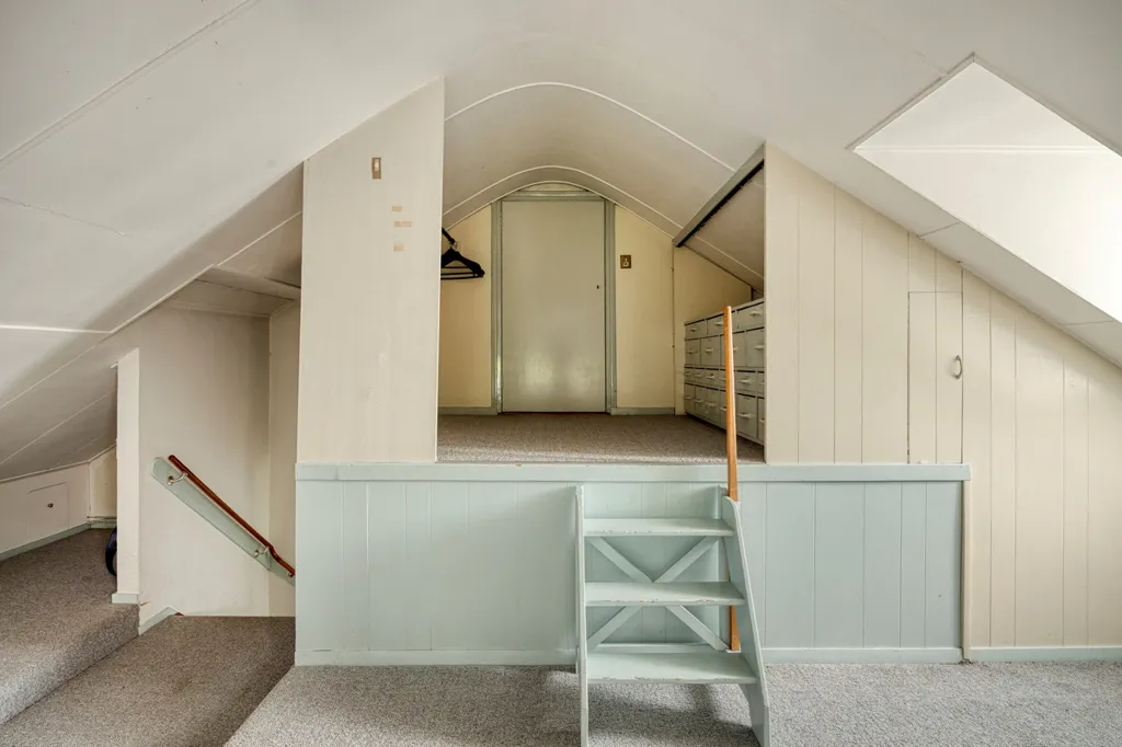 Toad - Charming Villa with Parkland Views in Maasland
