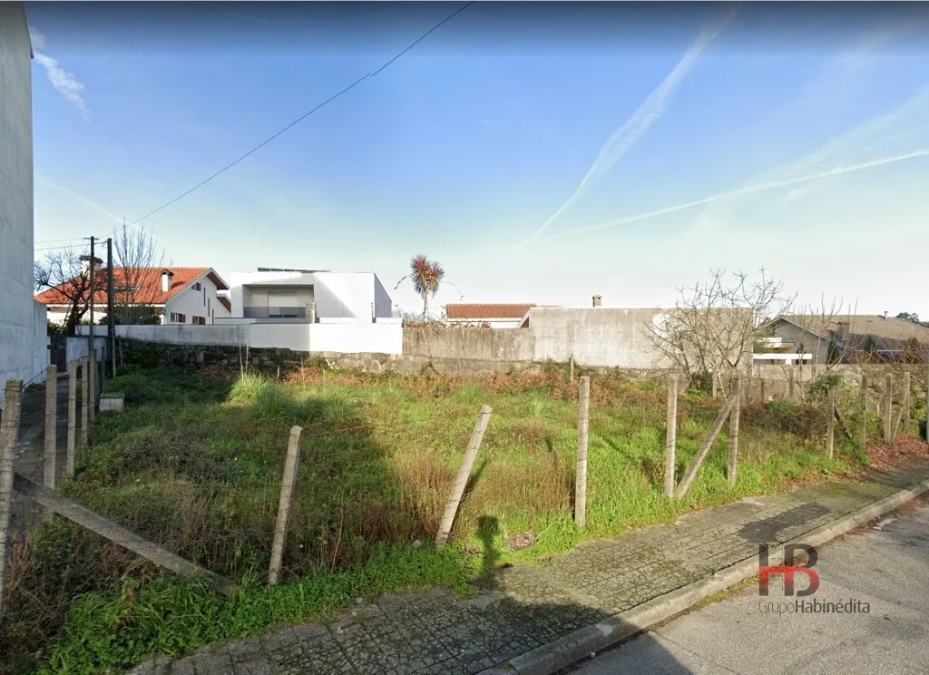 Aed - Plot with Construction Potential near Porto
