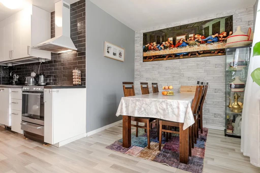 Sala da pranzo - Terraced House with Glazed Balcony in Central Location