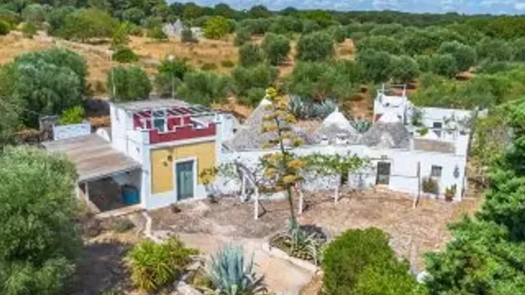 Õhuvaade - Traditional Home with Olive Trees in Ostuni