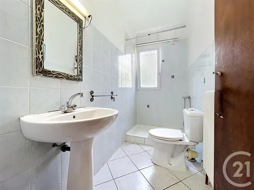 Salles de bain - Villa Rénovée avec Atelier à Bagnols-sur-Cèze