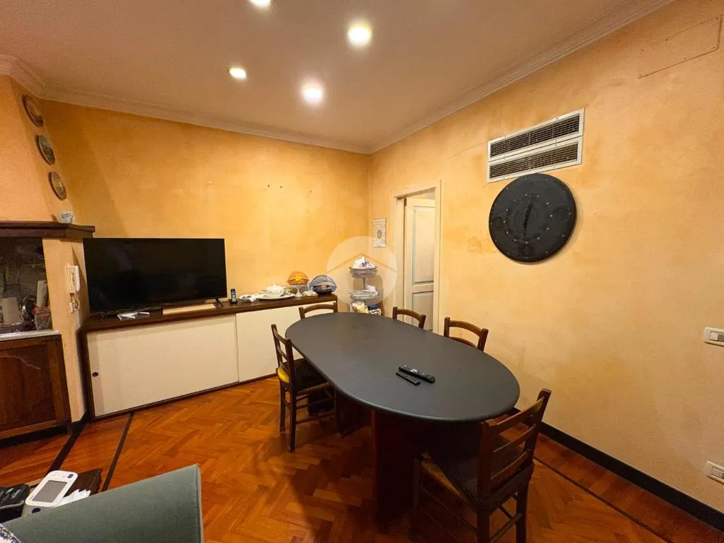 Dining Room - Spacious 6-Room Apartment in Genoa