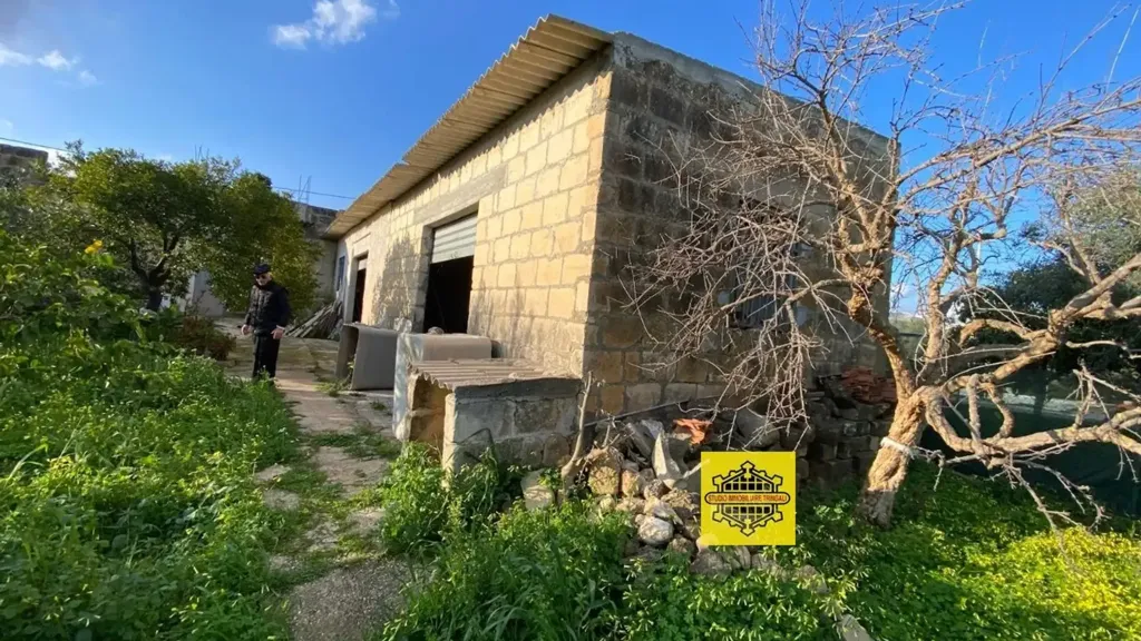 Rustic Property with Lemon Trees in Avola
