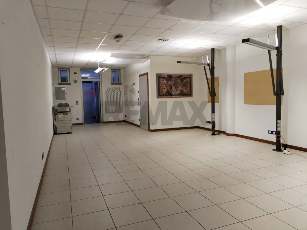 Pièces - Office in Central Belluno with Modern Design