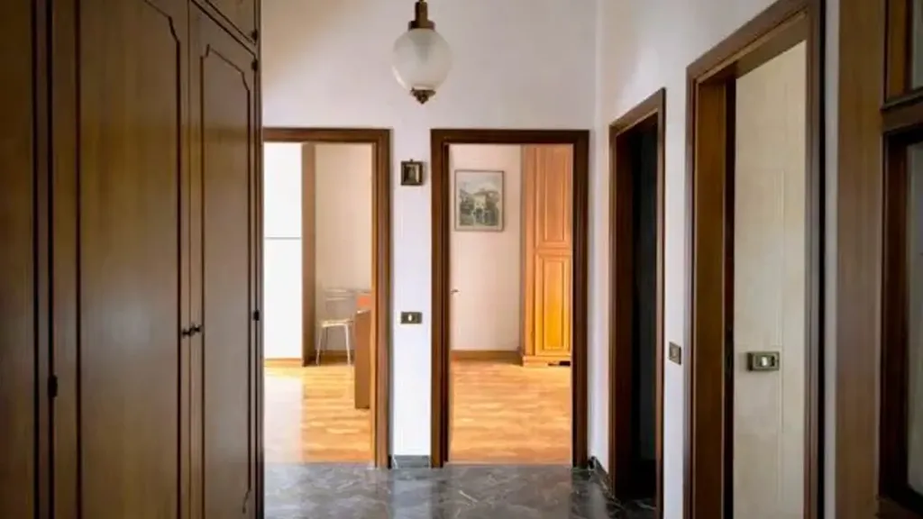 Entrée - Five-Bedroom Apartment with Balcony in Siena