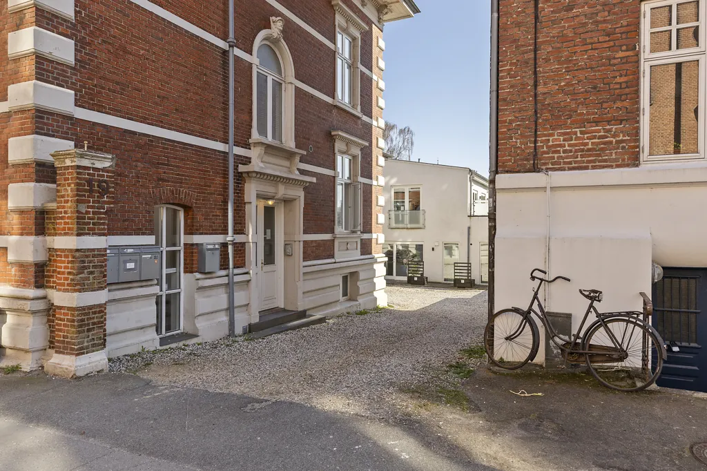 Exterior - Charming Renovated Flat with Parking in Øgaderne