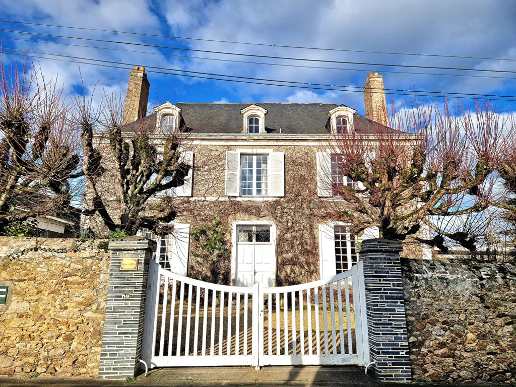 Extérieur - Maison de Maître avec Jardin à Châteauneuf-sur-Sarthe