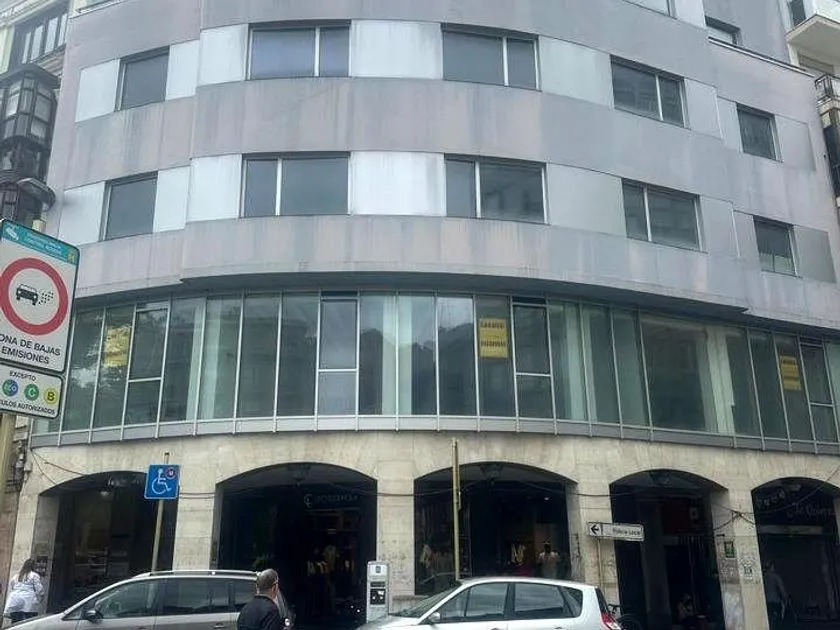 Välivaade - Modern Office Building in Torrelavega Centre