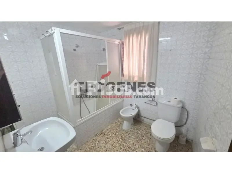 Salles de bain - Traditional Chalet with Patio in Central Location