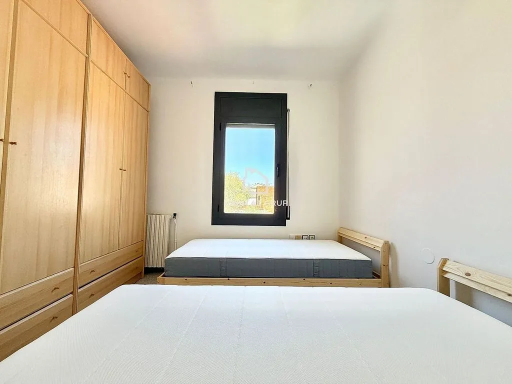 Magamistoad - Semi-detached House with Pool in Manlleu