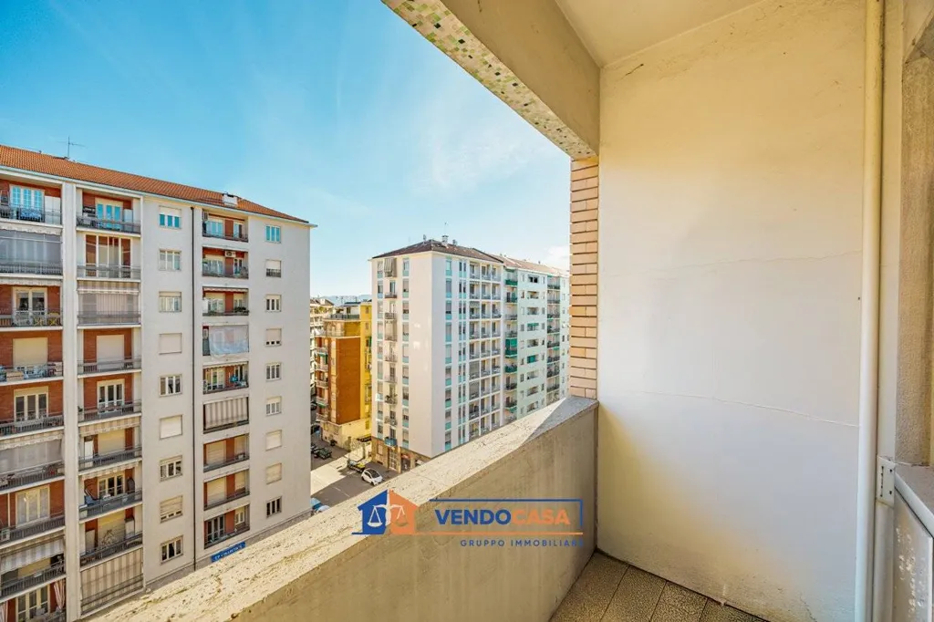 Balcon - Bright Apartment with Balcony in Turin