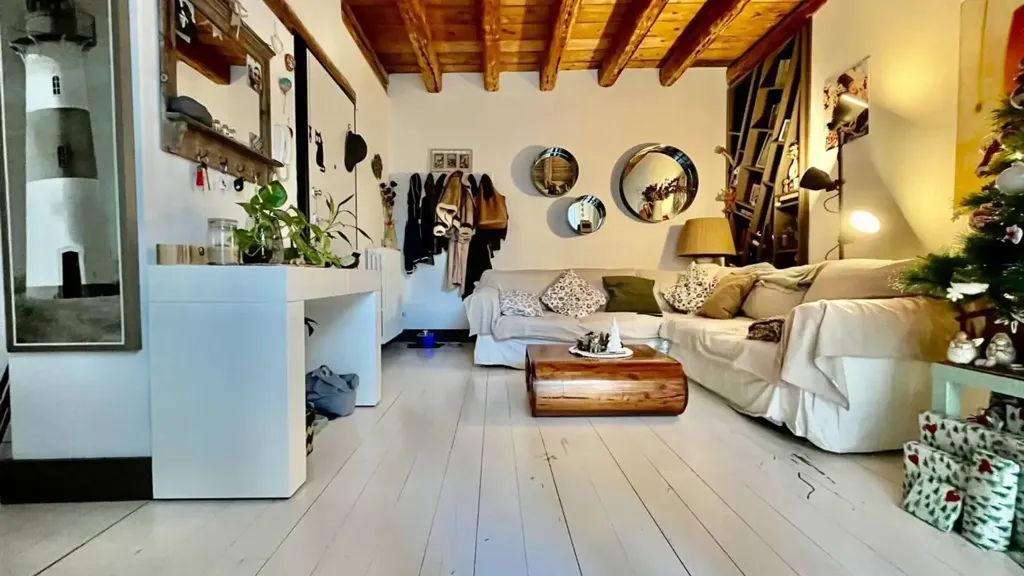 Soggiorno - Rustic Bilocale with Balcony in Ancona