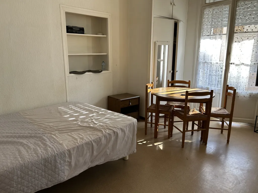 Chambres - Studio Meublé en Centre-Ville avec Ascenseur