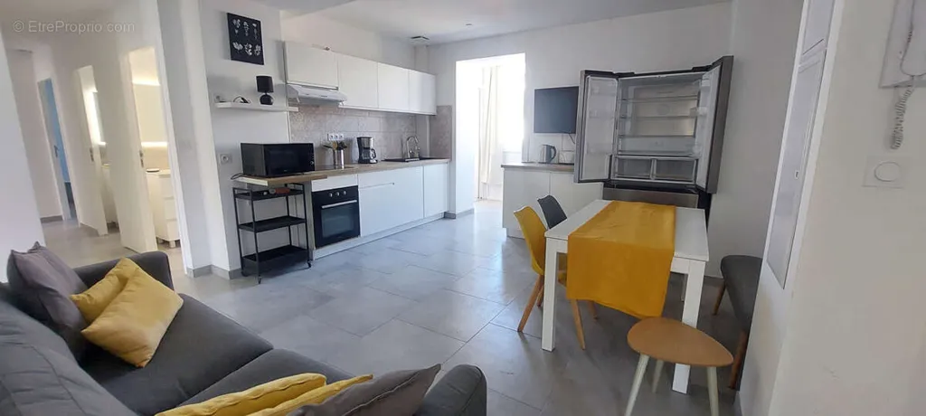 Séjour - Appartement en Colocation avec Balcon au Centre de Toulon