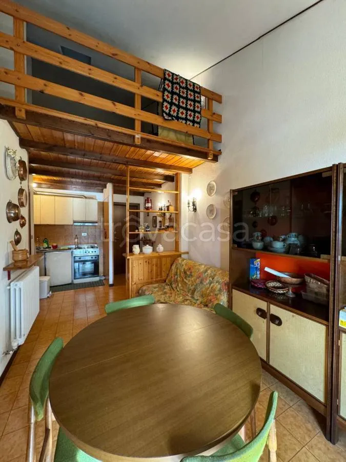 Söögituba - Rustic Apartment with Mountain View in Roburent
