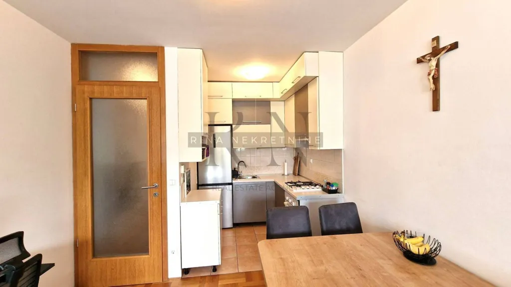 Cuisine - Modern 2-Bedroom Flat with Parking in Prečko, Zagreb