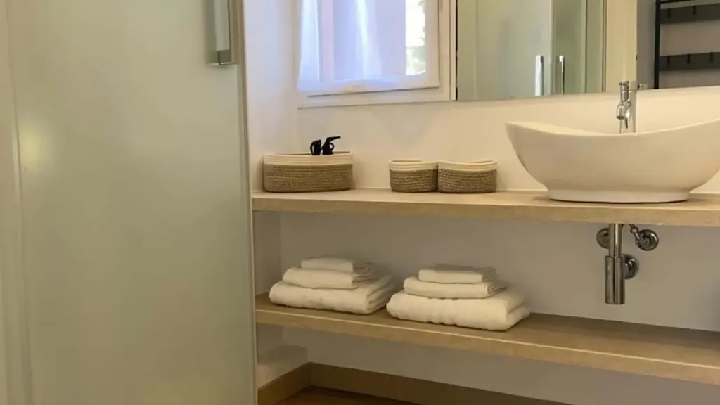 Vannitoad - One-Bedroom Apartment with Balcony in Basiglio