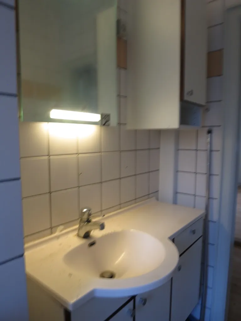 Vannitoad - Renovated 2-Bedroom Flat with Balcony in Odense C