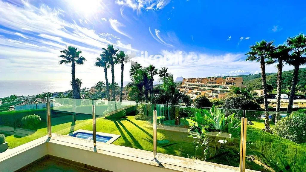 Rõdu - Chalet with Pool in La Alcaidesa, La Línea de la Concepción