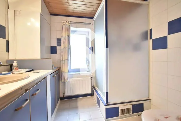 3 magamistoaga maja asukohas Autelbas