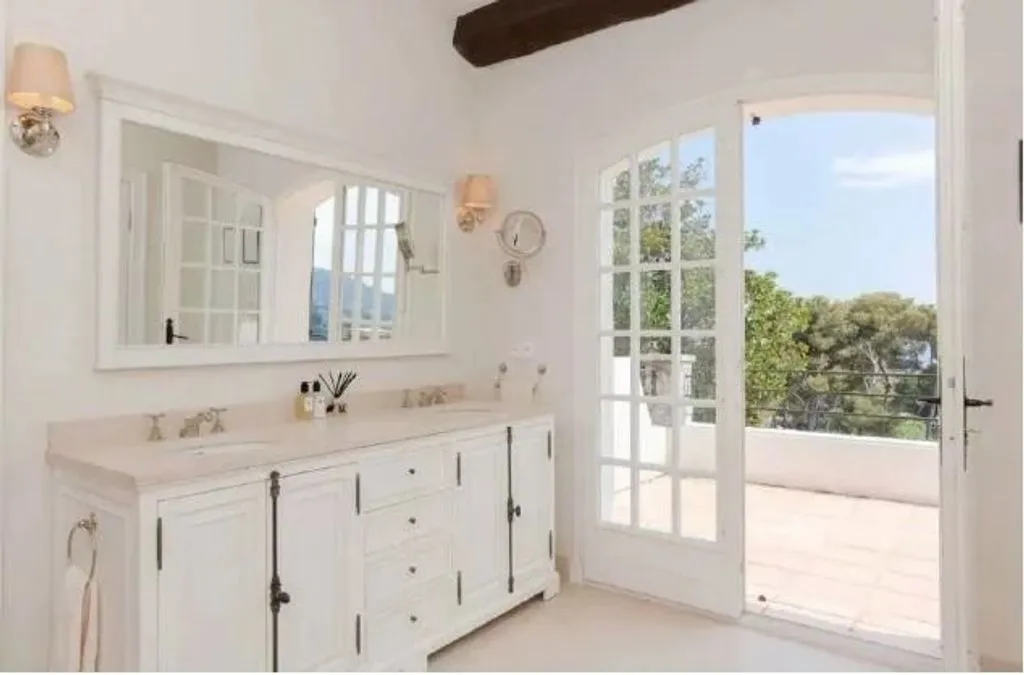 Salles de bain - Villa avec Vue Mer à Antibes