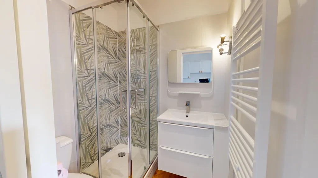 Salles de bain - Studio Meublé en RDC à Dijon