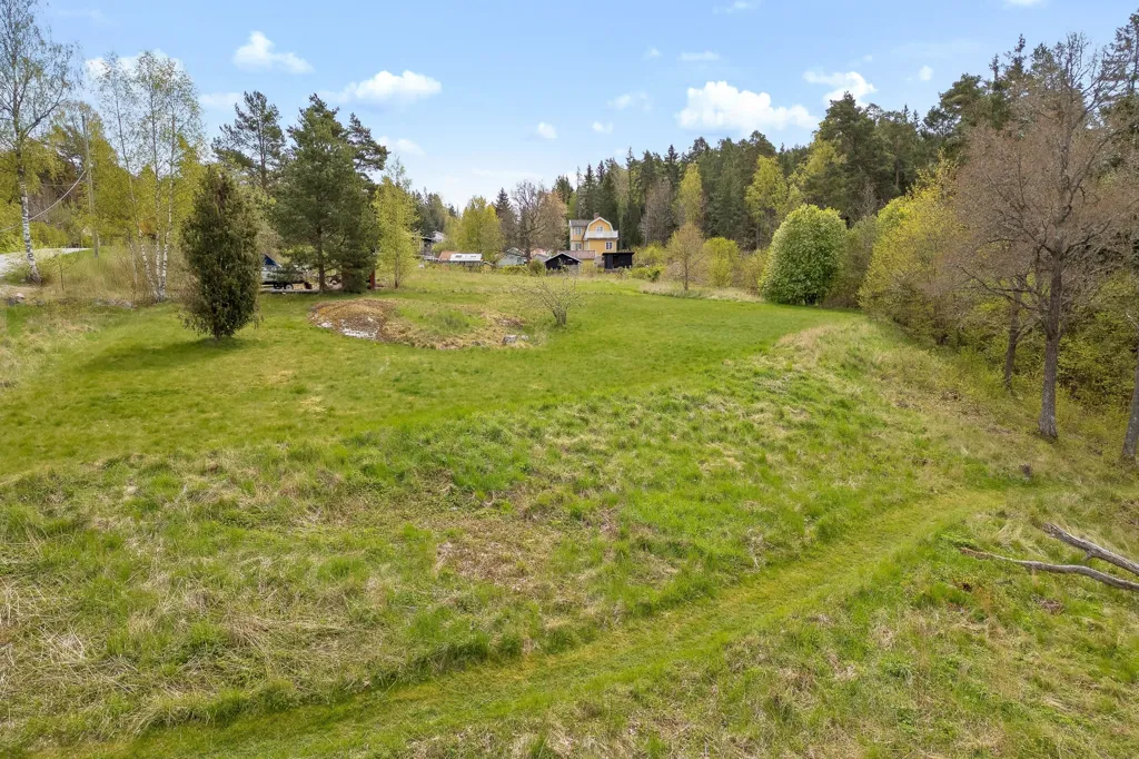 Aed - Waterfront Plot with Development Potential in Åkersberga