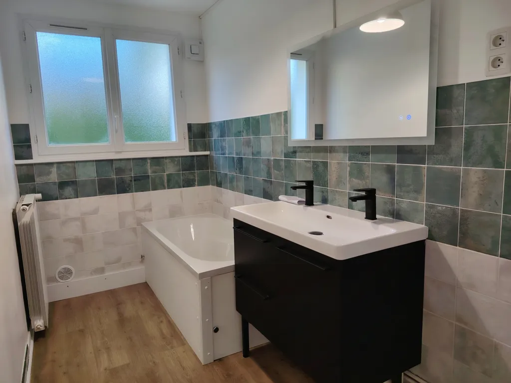 Salles de bain - Appartement 4 Pièces avec Parking à Sens