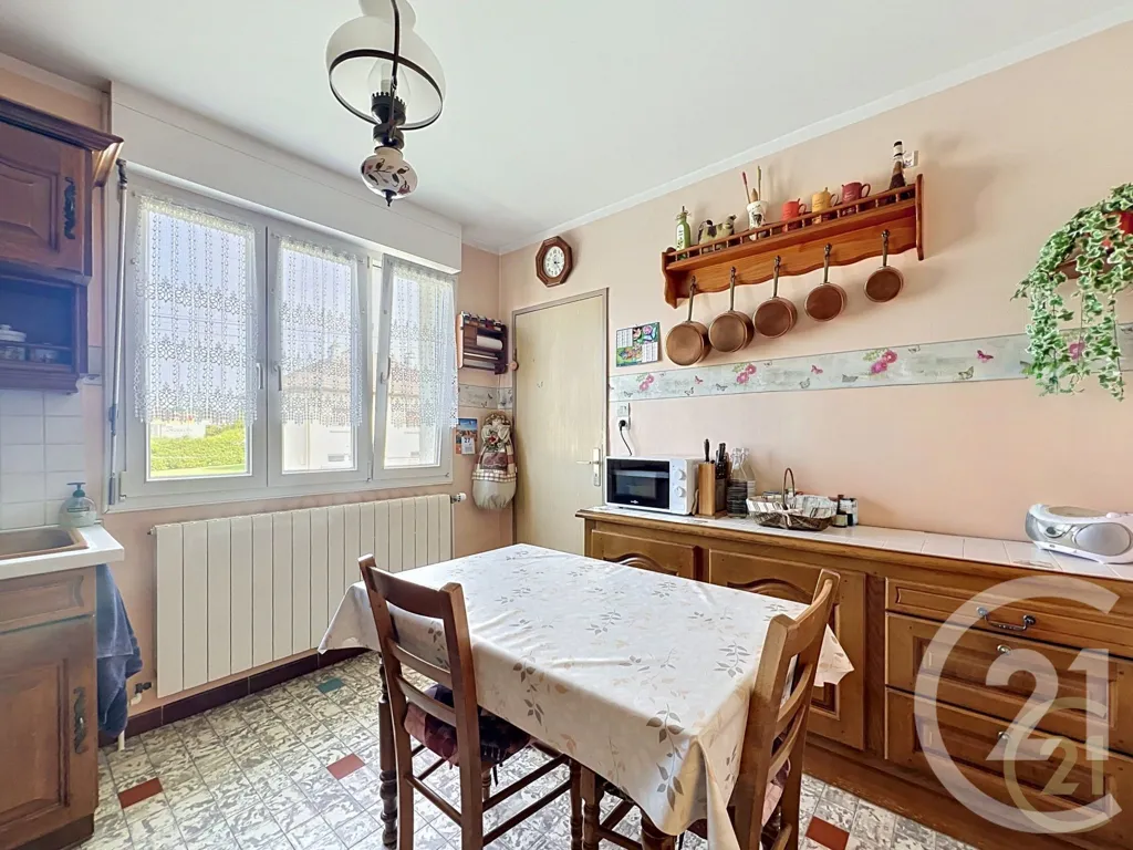 Köök - Five-Piece House with Garden in Exincourt