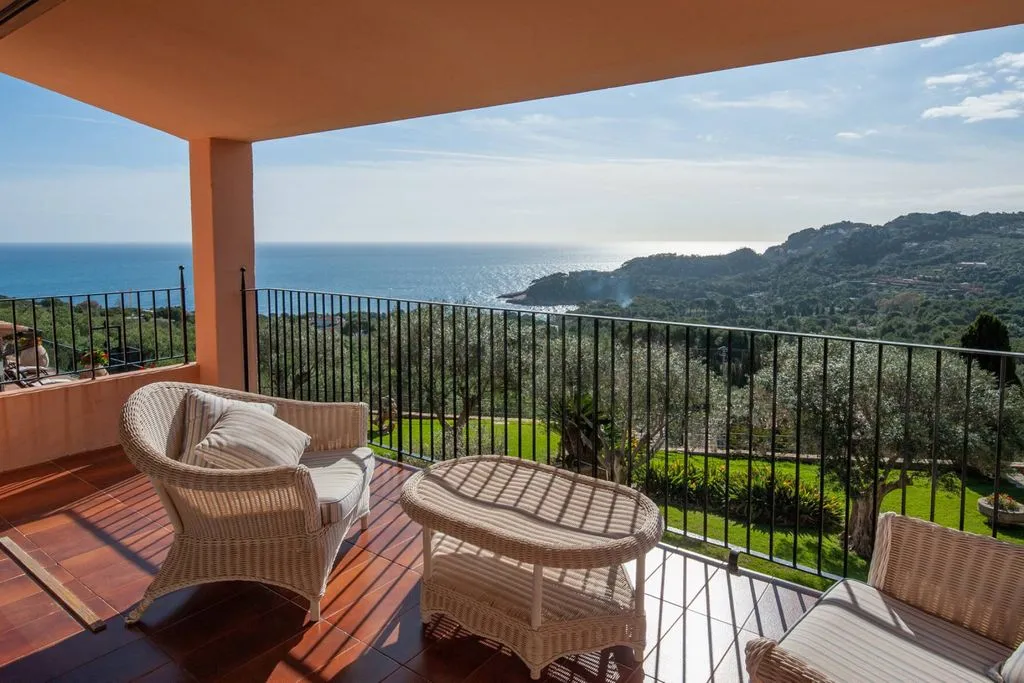 Terrace - Mediterranean House with Sea Views in Begur
