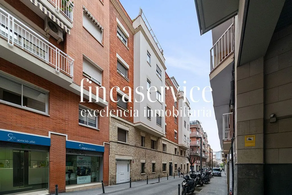 Välivaade - Flat with Two Accesses in Sants, Barcelona
